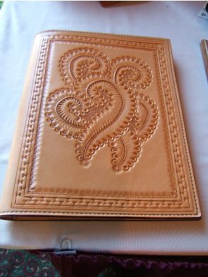 Canadian Leathercraft – Spring 2006 – Newsletter by CSCL, page 15 — photograph 2