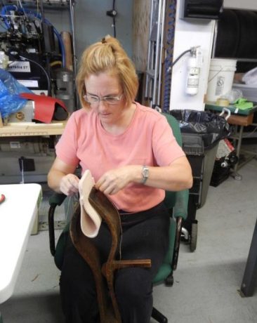 Canadian Leathercrafter – Fall 2016, page 3 — photograph 3