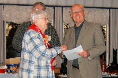 Hilda Chynoweth receives Craftsman Ribbon