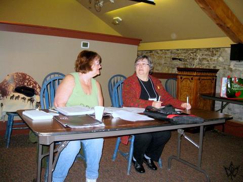 Della and Barbara Chynoweth at the 61st CSCL Annual