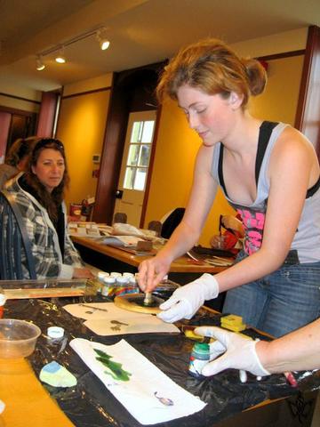 Katelyn trying Splatter Dyeing
