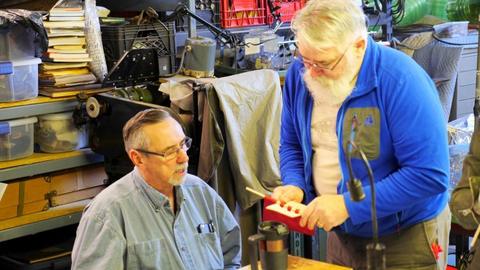 Hinged Leather Box – CSCL workshop — photograph 33