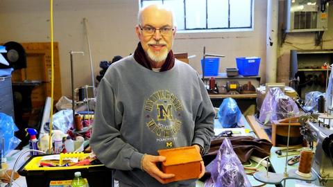 Hinged Leather Box – CSCL workshop — photograph 45