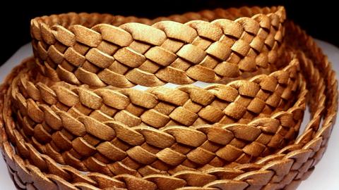 Lacing (leathercraft) — photograph 2