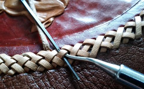 Lacing (leathercraft) — photograph 12