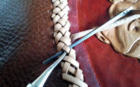Lacing (leathercraft) — photograph 15
