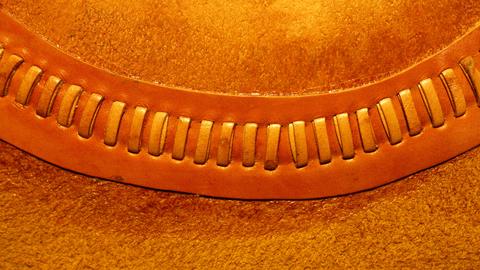 Lacing (leathercraft) — photograph 19