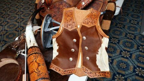 Lester Pinter — Western saddlery & tack — photograph 9