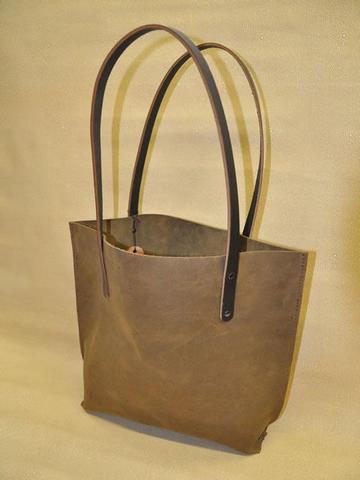 The “Simple Shopper” tote bag, whose instructions ran in the Fall 2013 newsletter, November 2013