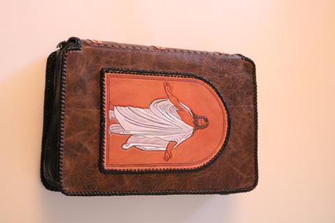 Competition - Zippered Bible case - General Member by Tammy Paddon — photograph 1