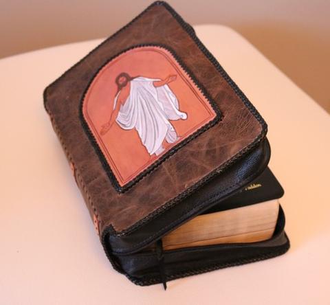 Competition - Zippered Bible case - General Member by Tammy Paddon — photograph 6