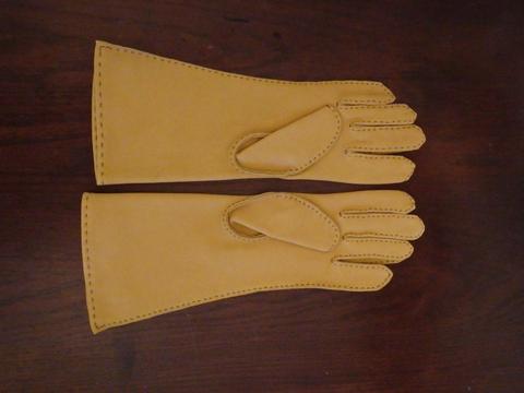 Competition - Deer Skin Gloves - Fellow by Kim Winchester, photograph 1