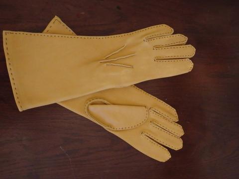 Competition - Deer Skin Gloves - Fellow by Kim Winchester, photograph 5