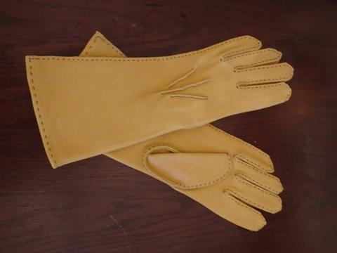 Competition - Deer Skin Gloves - Fellow by Kim Winchester, photograph 6