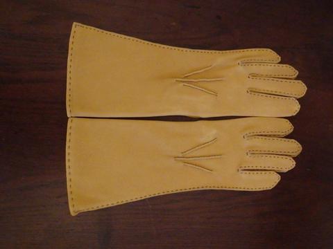 Competition - Deer Skin Gloves - Fellow by Kim Winchester, photograph 8