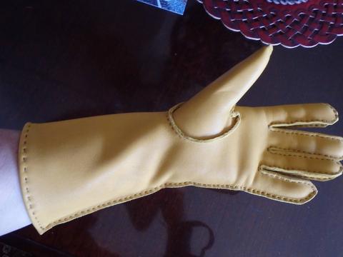 Competition - Deer Skin Gloves - Fellow by Kim Winchester, photograph 10