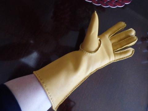 Competition - Deer Skin Gloves - Fellow by Kim Winchester, photograph 11