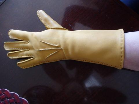 Competition - Deer Skin Gloves - Fellow by Kim Winchester, photograph 12