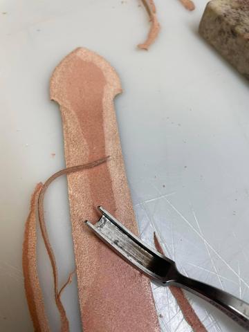 Made to measure contoured guitar strap with inlayed panels by Bob Richardson — photograph 12
