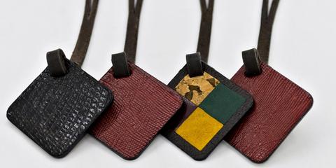 Custom luggage tag by Julien Jans — photograph 4